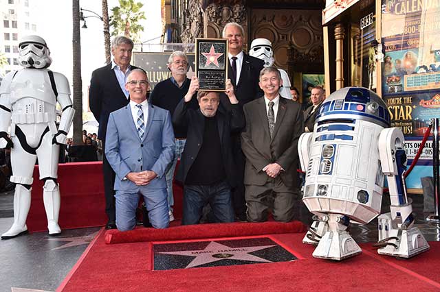 Mark Hamill recibe su estrella en el Paseo de la Fama de Hollywood.